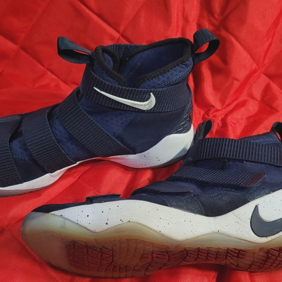 Nike Lebron Soldier XI, College Navy basketball sneakers size 12 M - Picture 2 of 11